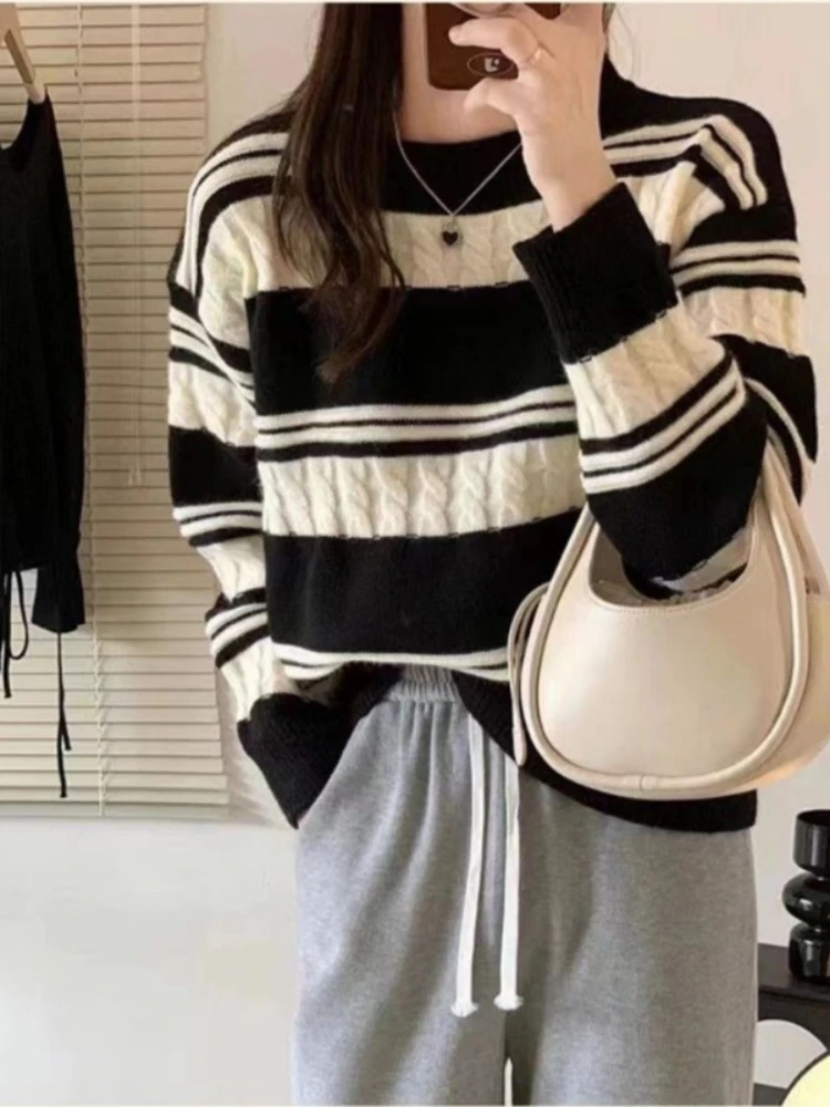 SVOKOR Crew Neck Sweater Women's Simple Stripe Pullover Casual Long Sleeve Top Loose Pullover Sweater Color Blocking Warm Top
SVOKOR Crew Neck Sweater Women's Simple Stripe Pullover Casual Long Sleeve Top Loose Pullover Sweater Color Blocking Warm Top
