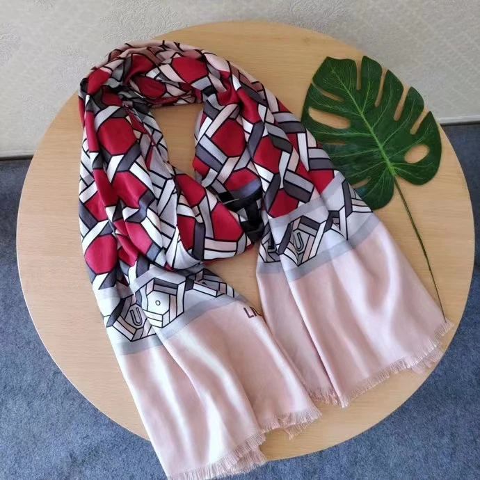 liu.JO foreign trade winter luxury thickened women's Scarf Shawl print letter cashmere scarf fashion hot sale free shipping (09)
liu.JO foreign trade winter luxury thickened women's Scarf Shawl print letter cashmere scarf fashion hot sale free shipping (09)