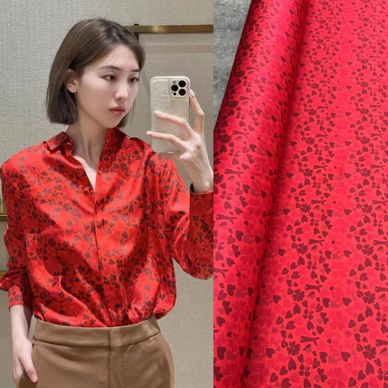 Light Luxury Fashion Love Rabbit Silk Fabric High-end Designer Brand Stretch Twill Shirt Dress Set Tailor Fabric Christmas Woven
Light Luxury Fashion Love Rabbit Silk Fabric High-end Designer Brand Stretch Twill Shirt Dress Set Tailor Fabric Christmas Woven