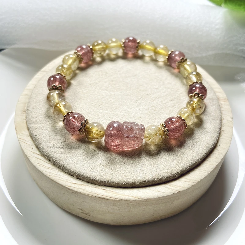 Natural Strawberry Crystal Pixiu Bracelet Jewelry Bring HealthWealth Female Personality Design Gold Rutilated Quartz BeadedBrace
Natural Strawberry Crystal Pixiu Bracelet Jewelry Bring HealthWealth Female Personality Design Gold Rutilated Quartz BeadedBrace