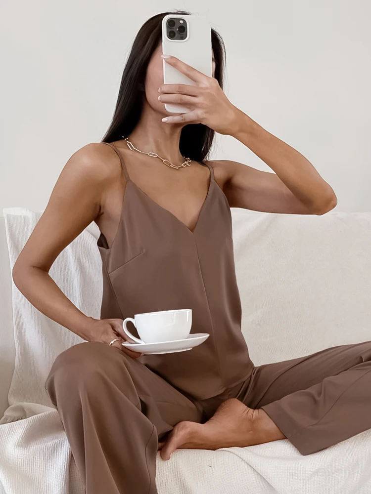 Restve Casual Sleepwear Women 2 Piece Set Spaghetti Strap V Neck Tops Satin Suit Female Home Suit Sets With Pants Spring 2022
Restve Casual Sleepwear Women 2 Piece Set Spaghetti Strap V Neck Tops Satin Suit Female Home Suit Sets With Pants Spring 2022