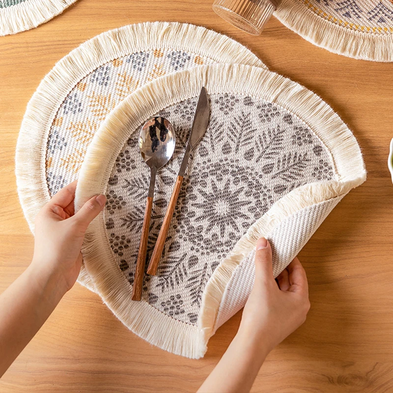 Brand New Round Placemats Cotton Linen Tassel Thermal Insulation Tea Mats Placemats Table Mats Kitchen Decoration Accessories
Brand New Round Placemats Cotton Linen Tassel Thermal Insulation Tea Mats Placemats Table Mats Kitchen Decoration Accessories