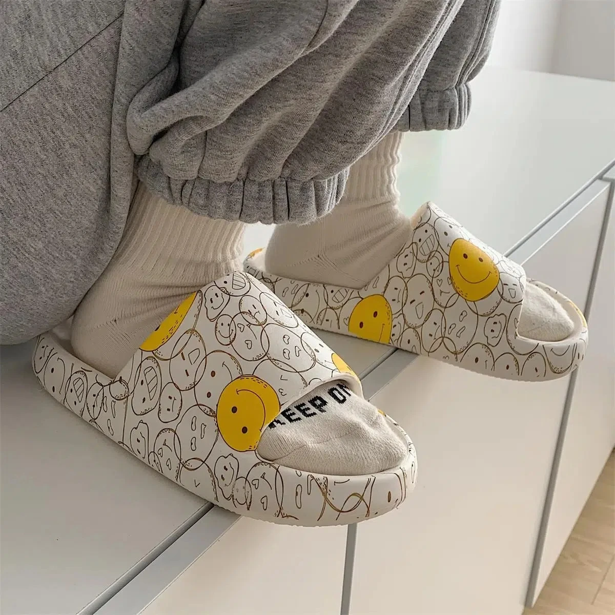 Yasuk All Season Fashion Women's Casual Simple Soft Indoor And Outside Home Slippers All-Match Non-Slip Smile Cool
Yasuk All Season Fashion Women's Casual Simple Soft Indoor And Outside Home Slippers All-Match Non-Slip Smile Cool