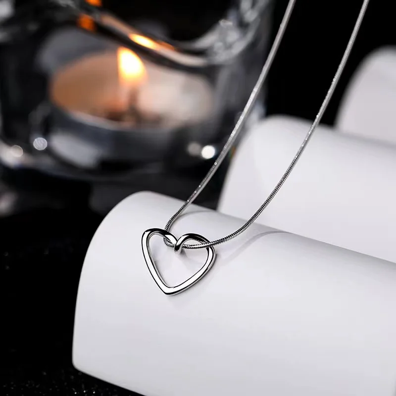 

2022 new trend Japan and South Korea winding love necklace female niche design high-end hollow ladies collarbone chain jewelry