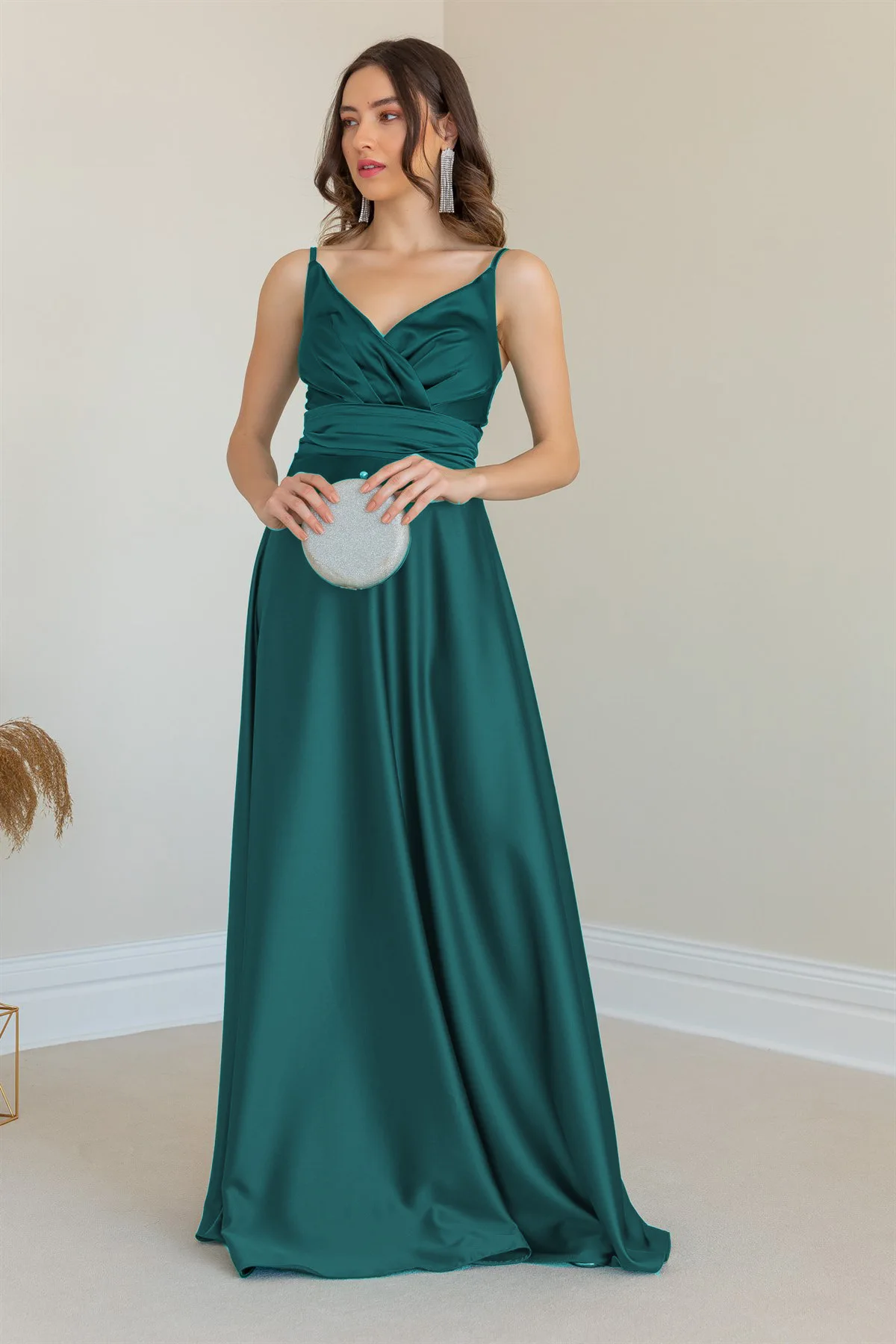 Valentine's Day Red Generous Dubai Evening Dress for Women 2022 Aline Luxury V-Neck Crystal Handmade Arabic Quinceanera Dress
Valentine's Day Red Generous Dubai Evening Dress for Women 2022 Aline Luxury V-Neck Crystal Handmade Arabic Quinceanera Dress