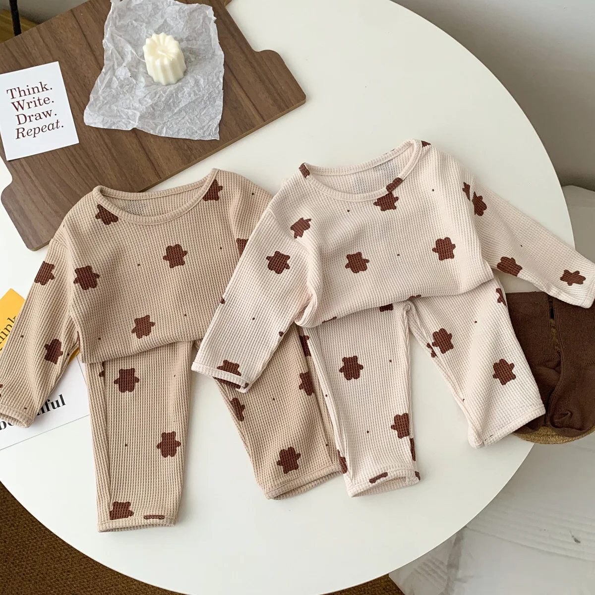 Autumn Infant Baby Cartoon Clothing Sets Toddler Boys Girls Long Sleeve Sweatshirt + Pants 2pcs Suit Kids Cute Bear Clothes Set
Autumn Infant Baby Cartoon Clothing Sets Toddler Boys Girls Long Sleeve Sweatshirt + Pants 2pcs Suit Kids Cute Bear Clothes Set