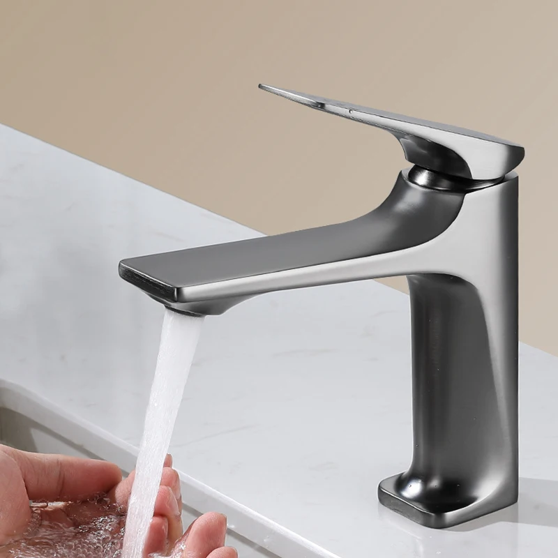 Bathroom Basin Sink Faucet Black Faucets copper alloy Bath Faucet Hot&Cold Water Mixer Vanity Tap Deck Mounted Washbasin tap
Bathroom Basin Sink Faucet Black Faucets copper alloy Bath Faucet Hot&Cold Water Mixer Vanity Tap Deck Mounted Washbasin tap