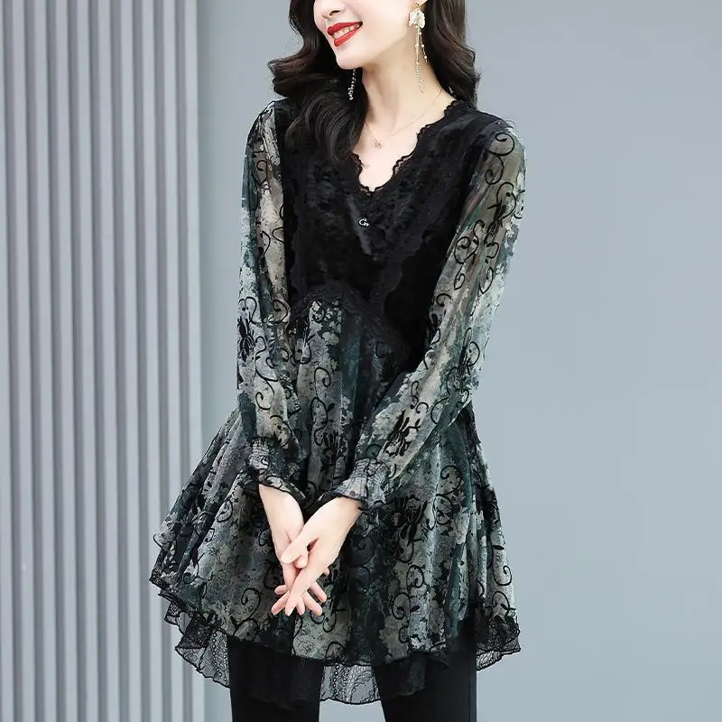 2022 Spring Chiffon Shirt Women's New Fashion High-end Temperament Velvet Stitching Loose Large Size Retro Printed Top S-4XL
2022 Spring Chiffon Shirt Women's New Fashion High-end Temperament Velvet Stitching Loose Large Size Retro Printed Top S-4XL