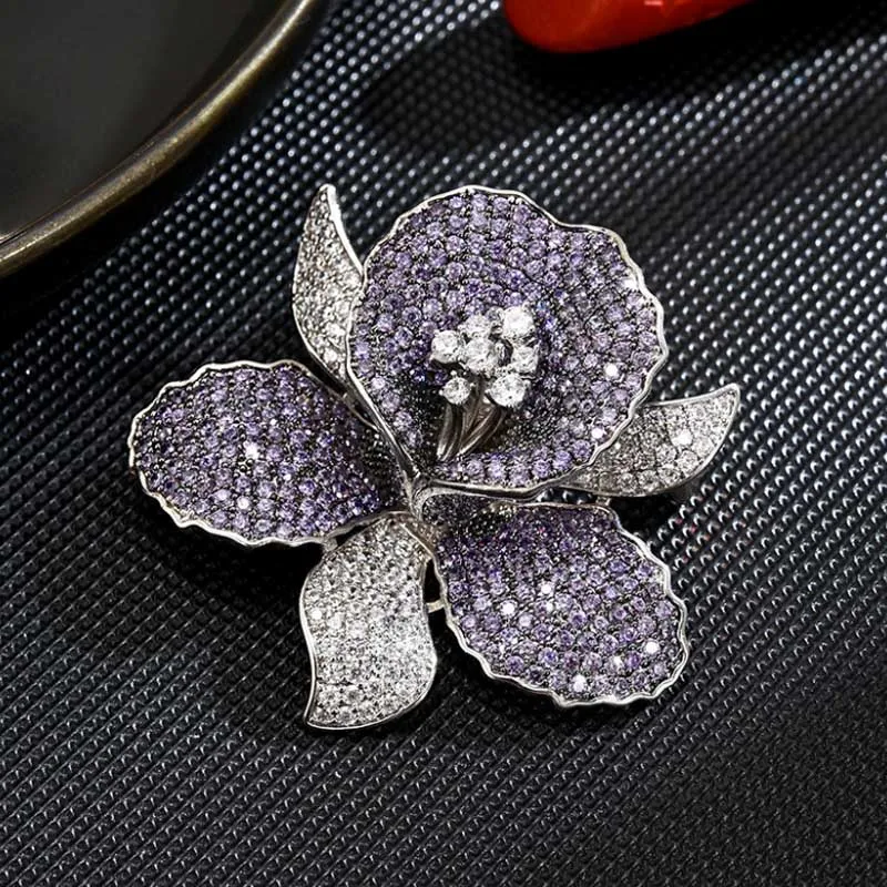 Donia Jewelry Fashion Enamel Titanium Gold Micro-Inlaid AAA Zircon Flower Brooch Luxury Retro Plant Pin 
Donia Jewelry Fashion Enamel Titanium Gold Micro-Inlaid AAA Zircon Flower Brooch Luxury Retro Plant Pin