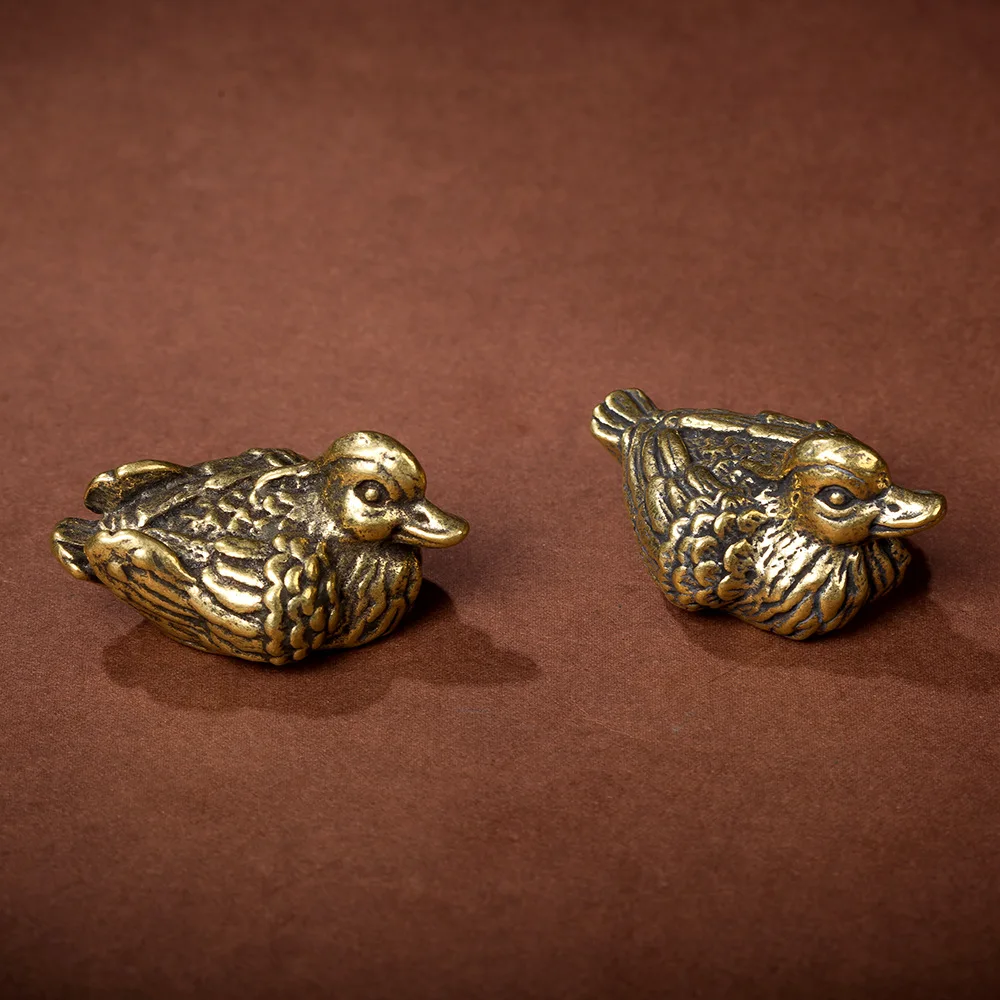 2pcs Antique Pure Copper Mandarin Ducks Playing In The Water Small Ornaments Antique Brass Handle Piece Wedding Gift Solid
2pcs Antique Pure Copper Mandarin Ducks Playing In The Water Small Ornaments Antique Brass Handle Piece Wedding Gift Solid