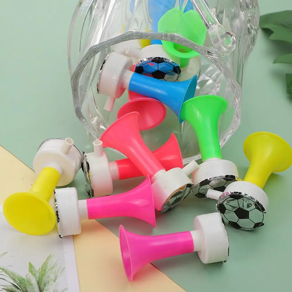 1 шт. детский футбольный фанат, воздушные шары, футбольные фанаты, игрушка, случайный газ, пластиковый Веер-гудок, Спортивная труба для чирлидинга, цвет C8i7
1 шт. детский футбольный фанат, воздушные шары, футбольные фанаты, игрушка, случайный газ, пластиковый Веер-гудок, Спортивная труба для чирлидинга, цвет C8i7