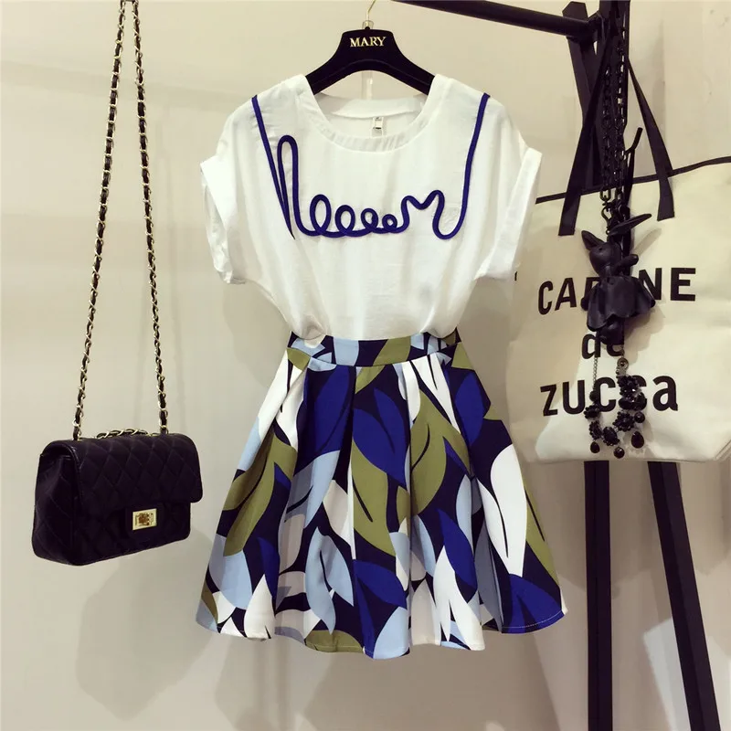 New Fashion Summer Ladies Skirt Suit Women's Letters Short Sleeved T-shirt + High Waist Print Short A-line Skirt Two Pieces
New Fashion Summer Ladies Skirt Suit Women's Letters Short Sleeved T-shirt + High Waist Print Short A-line Skirt Two Pieces
