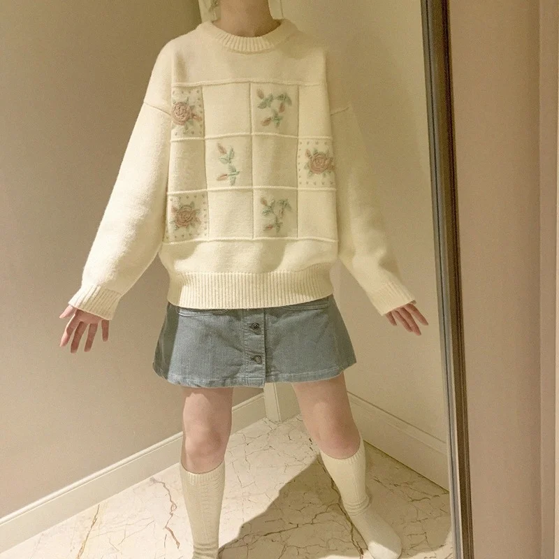 Women Winter Thick Loose Korean Casual Floral Embroidered Pullover Vintage Knitted Sweater Female Gentle Style Jumper Knitwear
Women Winter Thick Loose Korean Casual Floral Embroidered Pullover Vintage Knitted Sweater Female Gentle Style Jumper Knitwear