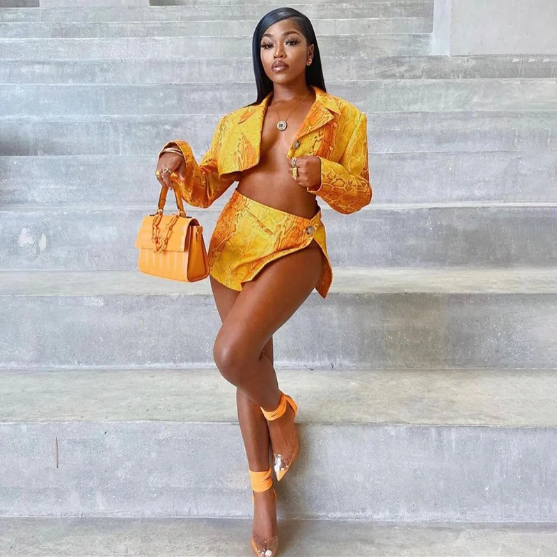 Женский комплект из двух предметов: рубашка и мини-платье с принтом 
Женский комплект из двух предметов: рубашка и мини-платье с принтом