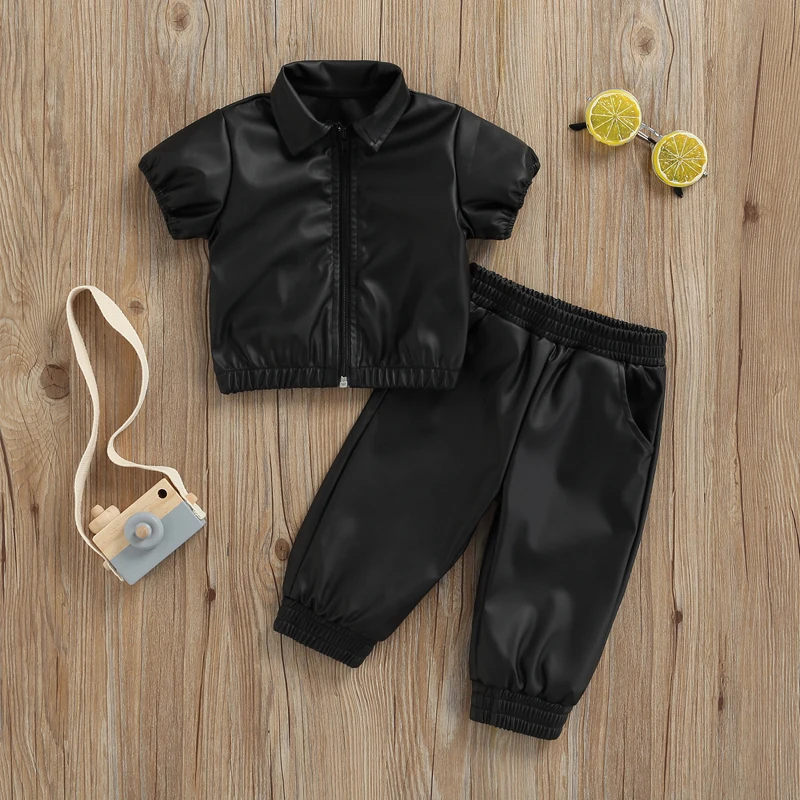 Summer Kids Girls Boys Clothes Black Short Sleeve Turn-Down Collar Zipper Tops + Solid Color Long Pants 2 Pcs PU Leather Outfit
Summer Kids Girls Boys Clothes Black Short Sleeve Turn-Down Collar Zipper Tops + Solid Color Long Pants 2 Pcs PU Leather Outfit