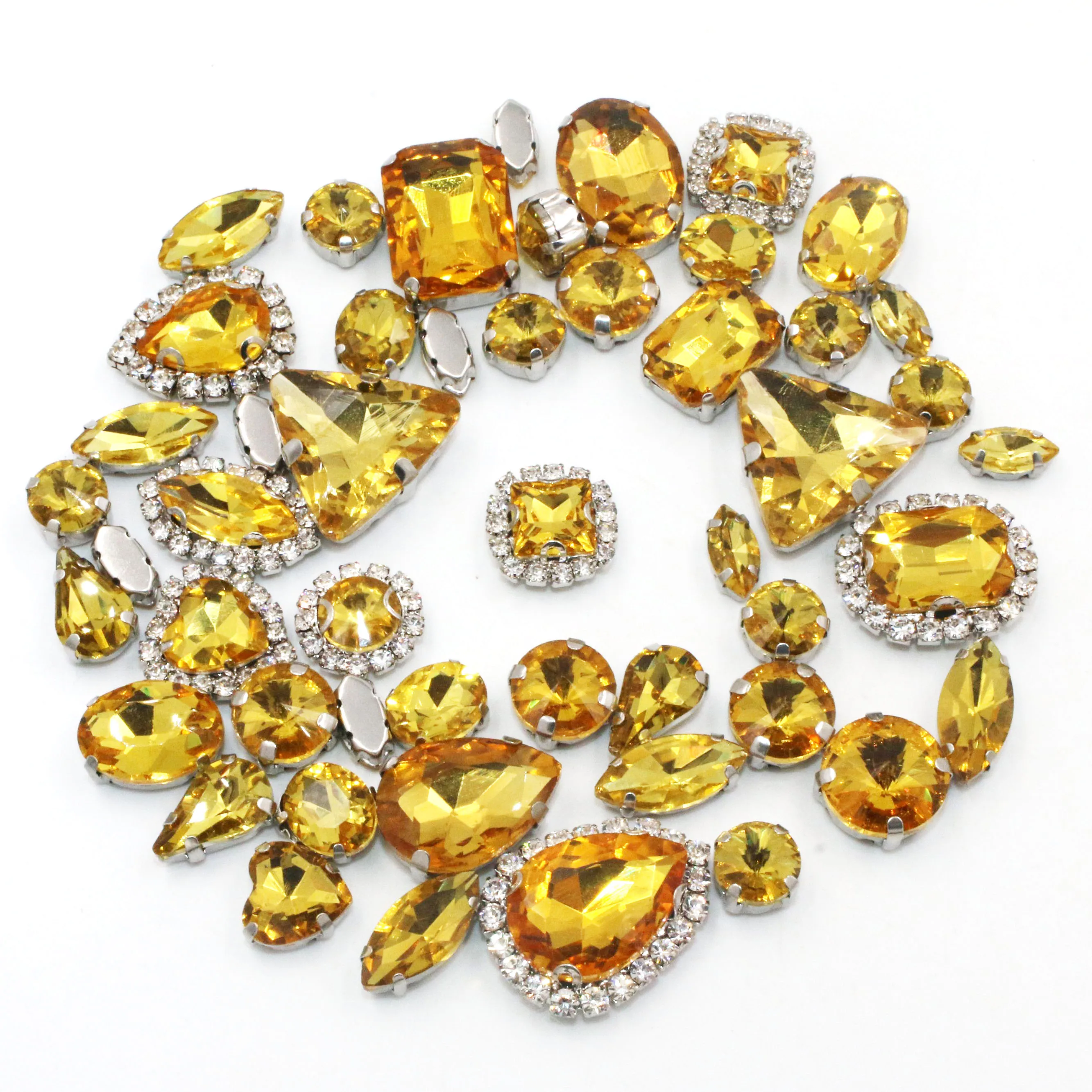 Mixed Size and Shape Golden Yellow Gold Claw Crystal Glass Sew-on Rhinestones for DIY Crafts Decoration Jewelry 50pcs/Bag
Mixed Size and Shape Golden Yellow Gold Claw Crystal Glass Sew-on Rhinestones for DIY Crafts Decoration Jewelry 50pcs/Bag
