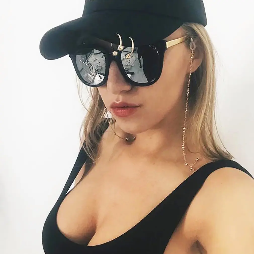 Цепочка-удлинитель для очков с подвеской-бусиной
Цепочка-удлинитель для очков с подвеской-бусиной