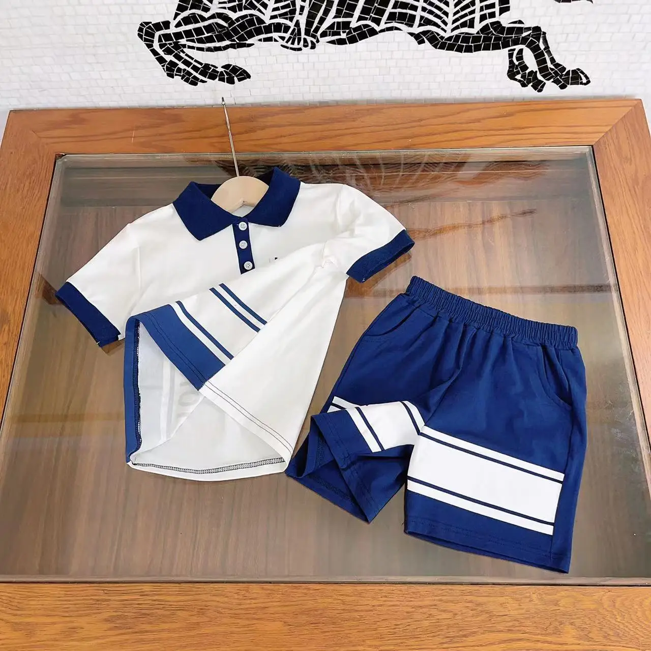 2023 Summer New Cotton Children Short Sleeve Set High Quality Baby Boy POLO Shirt White Clothes Blue Pants
2023 Summer New Cotton Children Short Sleeve Set High Quality Baby Boy POLO Shirt White Clothes Blue Pants