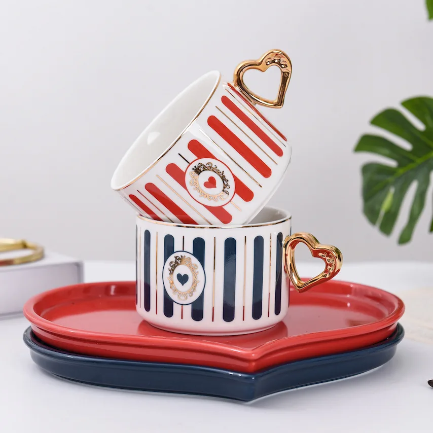 European-style heart-shaped gold-plated coffee cup and saucer set with spoons for afternoon tea espresso cups coffee set
European-style heart-shaped gold-plated coffee cup and saucer set with spoons for afternoon tea espresso cups coffee set