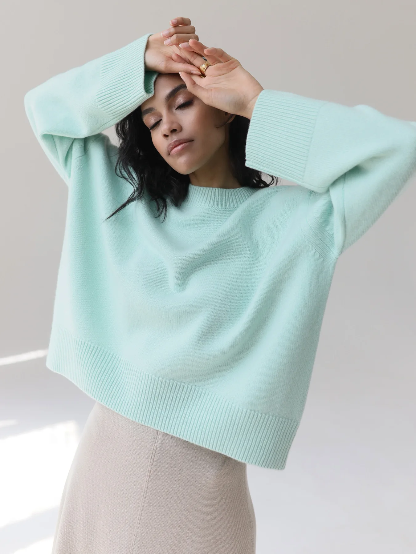 2023 Winter Warm Knitted Women's Sweater Oversize Long Batwing Sleeve O-neck Loose Sweaters Female Autumn Ladies Pullover Jumper
2023 Winter Warm Knitted Women's Sweater Oversize Long Batwing Sleeve O-neck Loose Sweaters Female Autumn Ladies Pullover Jumper