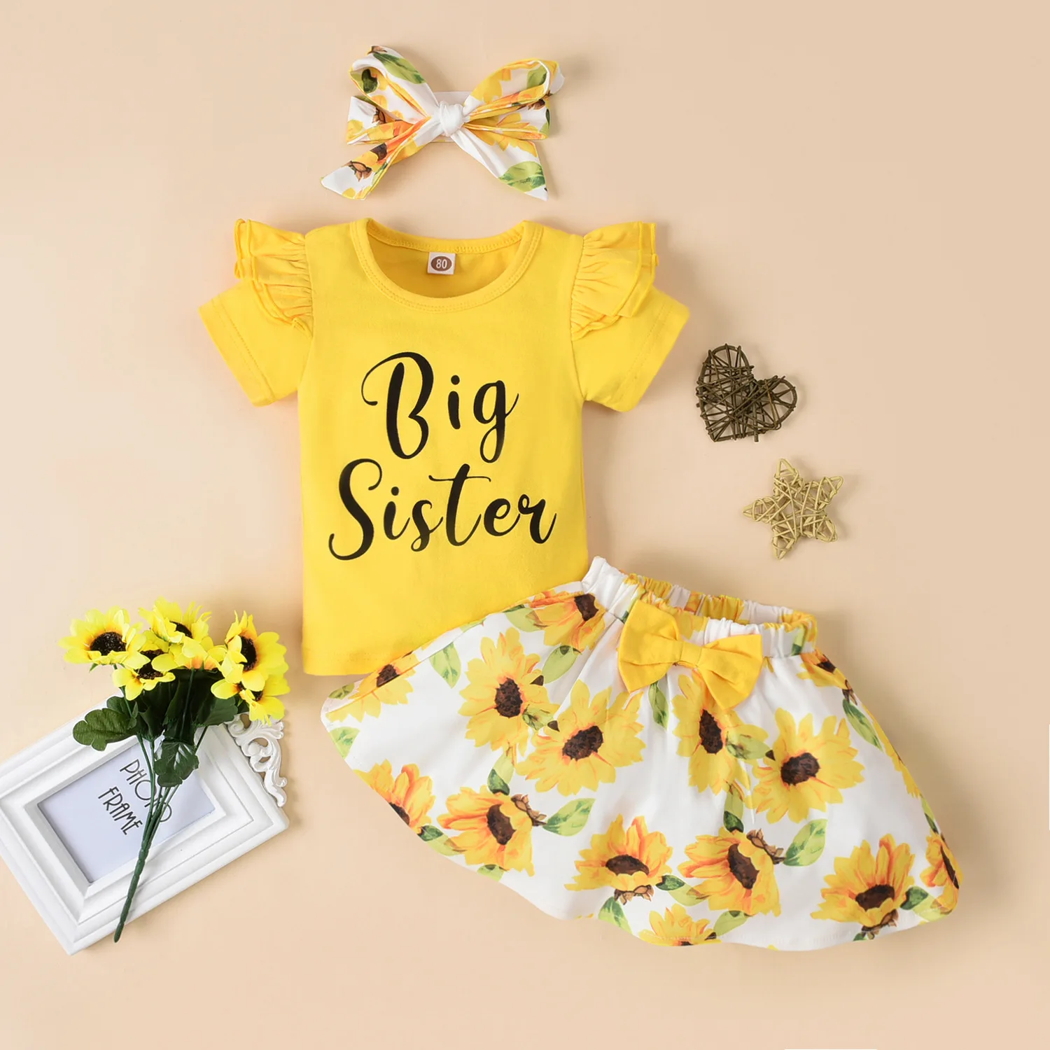 Summer Fashion Baby Girls Clothing Set Letter Ruffle Short Sleeve + Sunflower Print Skirt +Headband Infant Clothes Suit
Summer Fashion Baby Girls Clothing Set Letter Ruffle Short Sleeve + Sunflower Print Skirt +Headband Infant Clothes Suit