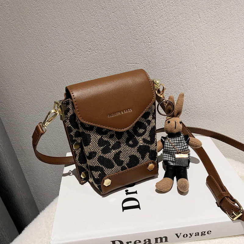 Hot Selling Leopard Print Zero Wallet 2022 New Fashion Chain Bag Single Shoulder No Zipper Hard Inclined Shoulder Bag
Hot Selling Leopard Print Zero Wallet 2022 New Fashion Chain Bag Single Shoulder No Zipper Hard Inclined Shoulder Bag