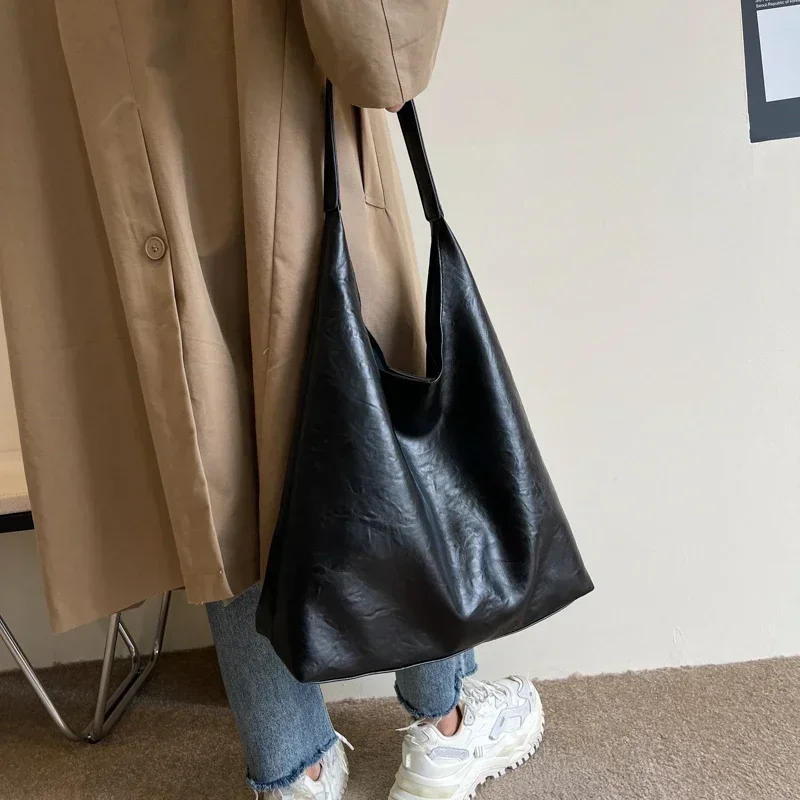 Large Capacity Women's Bag Autumn and Winter New Fashion Shoulder Bag Simple Soft Leather Tote Bag Work Commuter Bag
Large Capacity Women's Bag Autumn and Winter New Fashion Shoulder Bag Simple Soft Leather Tote Bag Work Commuter Bag