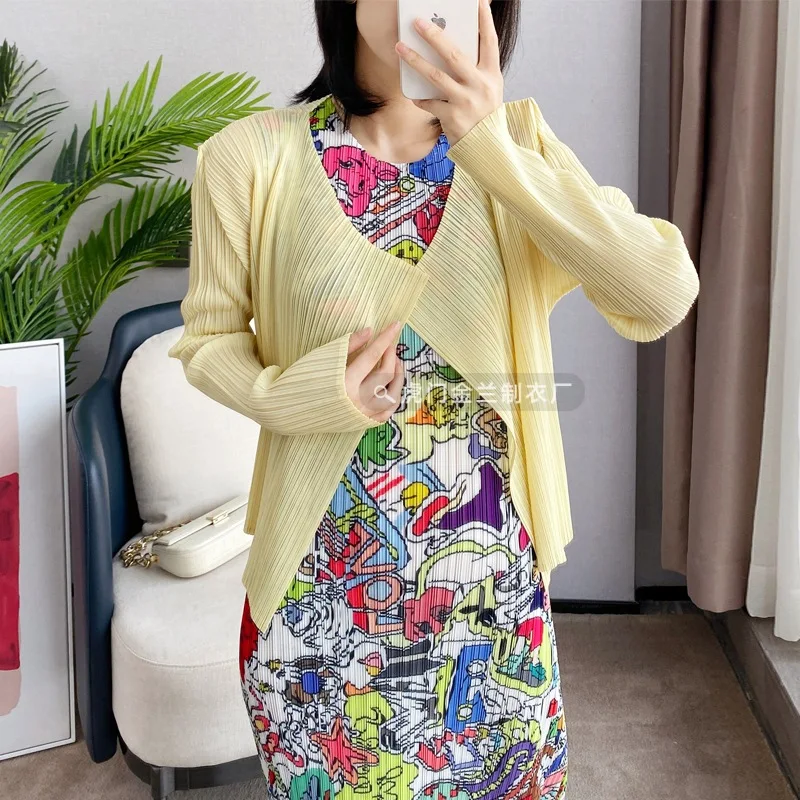 Pleated top jacket new summer design sense niche long sleeved sun protection cardigan with women's thin outer layer
Pleated top jacket new summer design sense niche long sleeved sun protection cardigan with women's thin outer layer