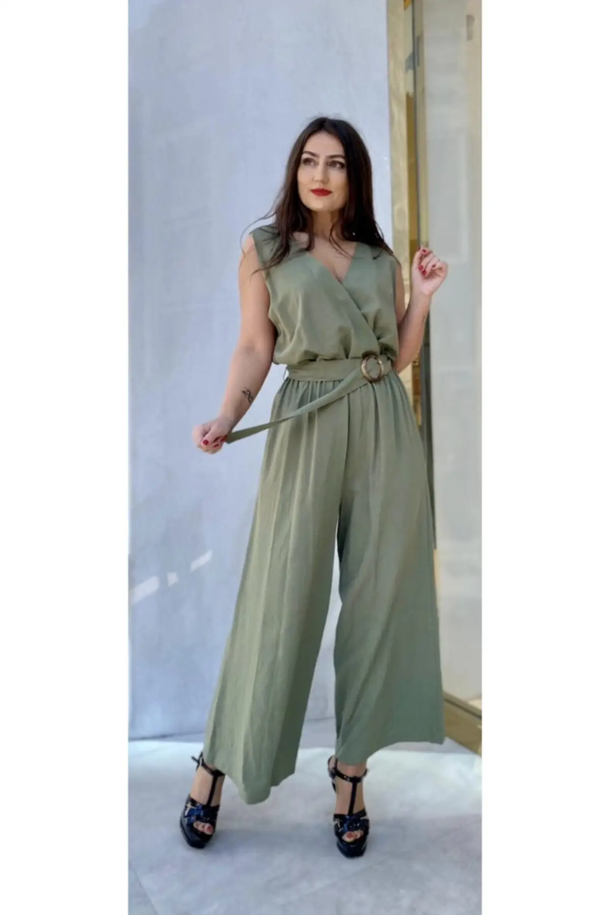 Women's Overalls Waist Belt Sleeveless Double Breasted Collar Wide Leg Linen Jumpsuit Hot Casual Fashion Jumpsuit
Women's Overalls Waist Belt Sleeveless Double Breasted Collar Wide Leg Linen Jumpsuit Hot Casual Fashion Jumpsuit