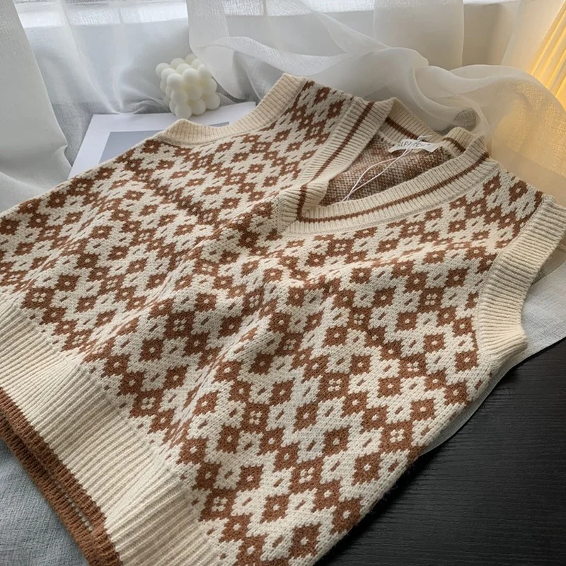 Bohemian Vintage V Neck Pullover Vest Autumn Winter Short Knitted Women Sweater Vest Sleeveless Warm Sweater y2k Casual Oversize
Bohemian Vintage V Neck Pullover Vest Autumn Winter Short Knitted Women Sweater Vest Sleeveless Warm Sweater y2k Casual Oversize