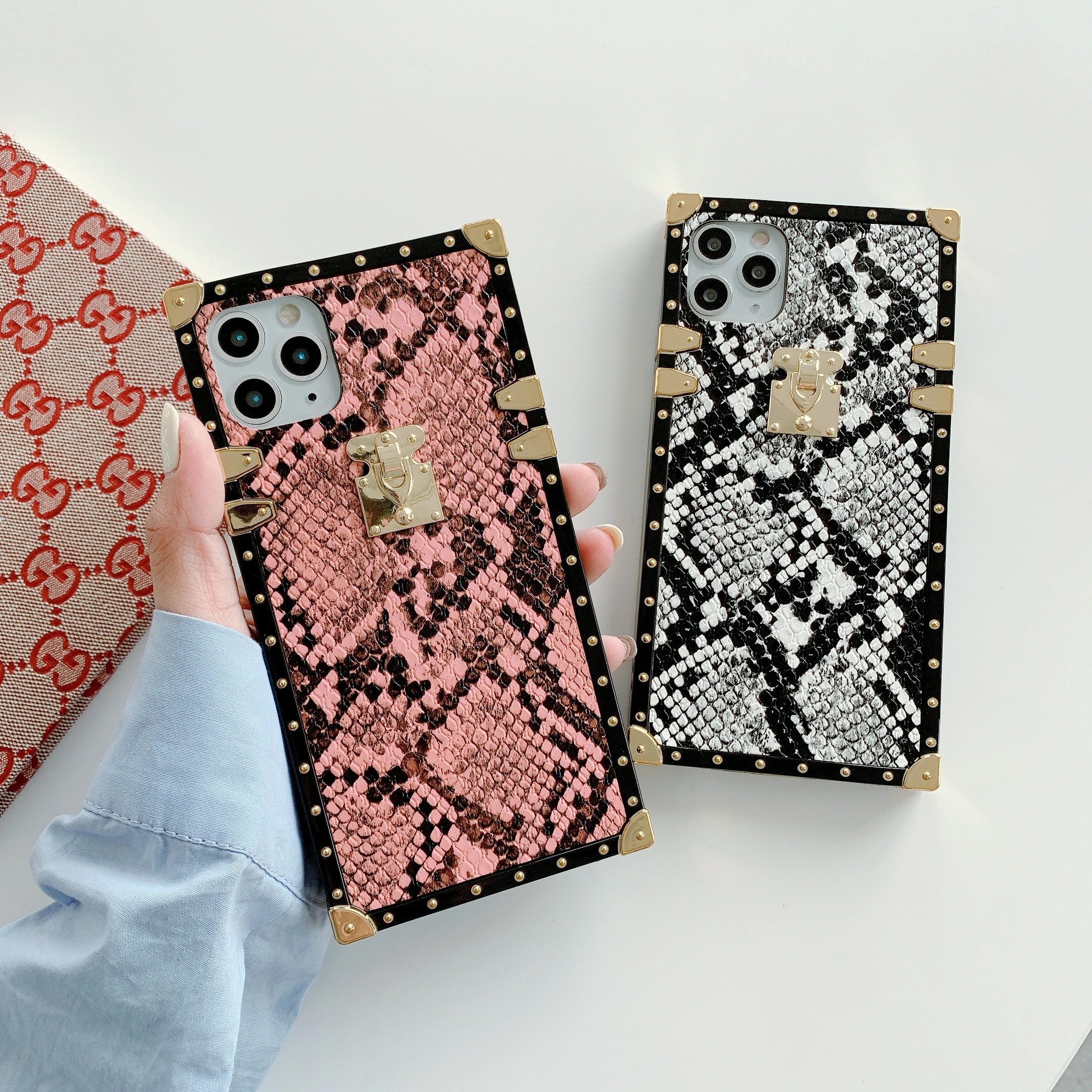 Square Python Texture Pattern Plating Phone Case For iPhone 13 12 11 14 Pro Max X XS XR 7 8 Mini 14Plus Leather Cover HS
Square Python Texture Pattern Plating Phone Case For iPhone 13 12 11 14 Pro Max X XS XR 7 8 Mini 14Plus Leather Cover HS