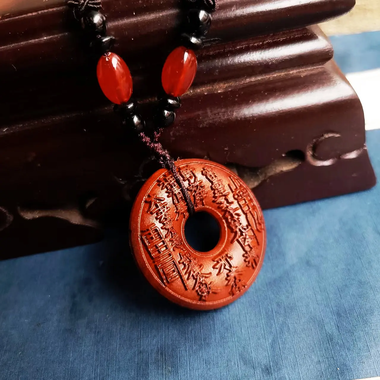 Натуральный молниеудары jujube wood, Lao Tze ездит на подвеске «буйвол», Lao Tze выходит из горы, фиолетовый Qi выходит из E
Натуральный молниеудары jujube wood, Lao Tze ездит на подвеске «буйвол», Lao Tze выходит из горы, фиолетовый Qi выходит из E