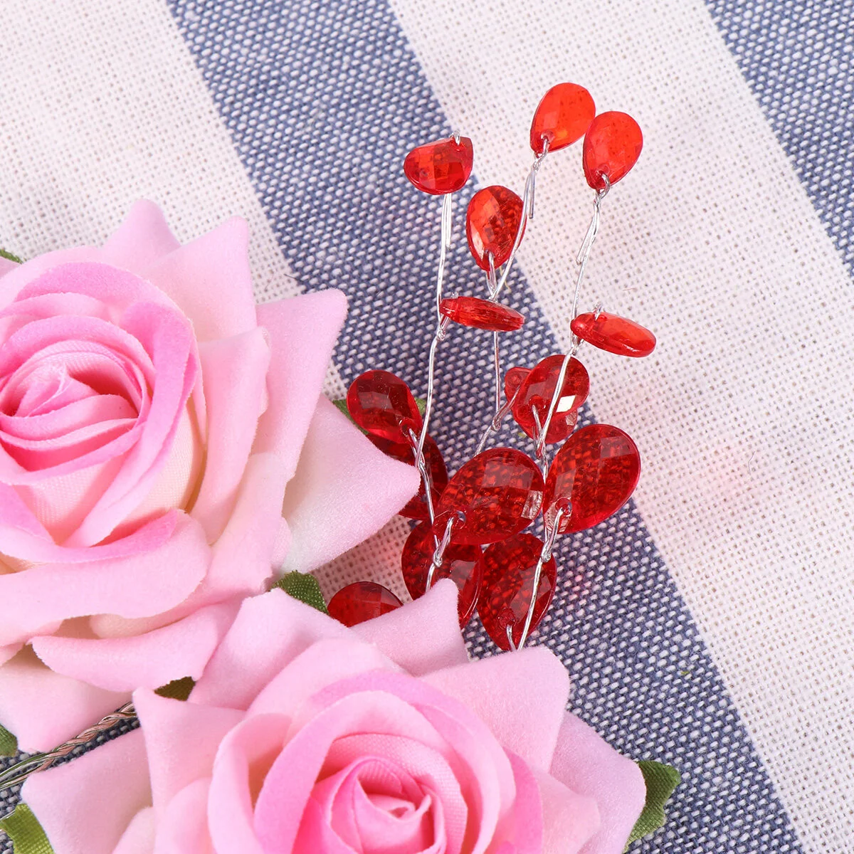 2 Pcs Clockwork Wedding Hair Clips Brides Women Hairpin Bridal Red Rose Decorative 
2 Pcs Clockwork Wedding Hair Clips Brides Women Hairpin Bridal Red Rose Decorative