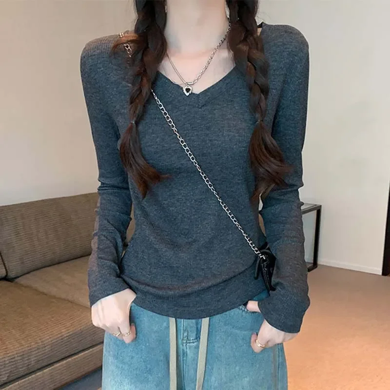 Женская хлопковая Футболка с V-образным вырезом и длинным рукавом
Женская хлопковая Футболка с V-образным вырезом и длинным рукавом