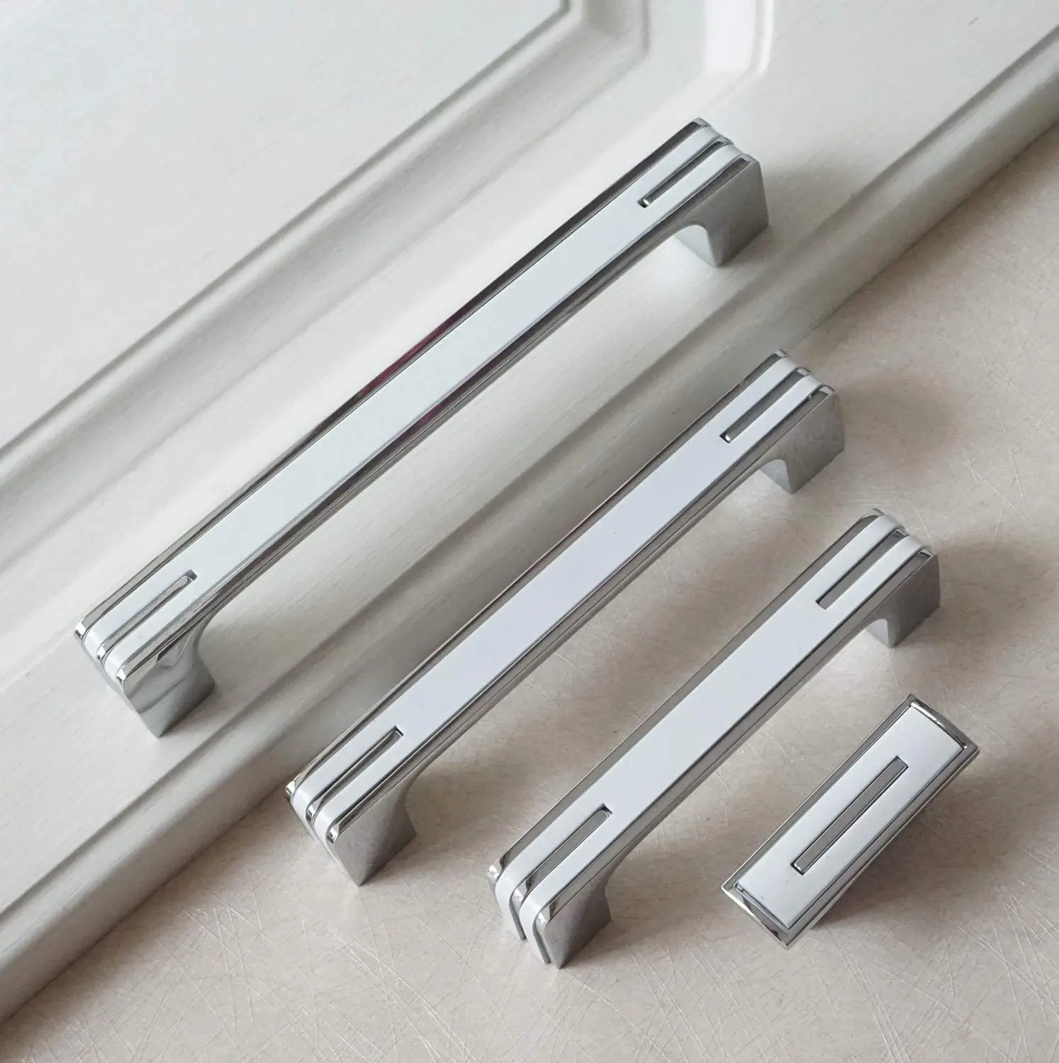 Ручки для мебели хромированные черные белые цинковые
Ручки для мебели хромированные черные белые цинковые