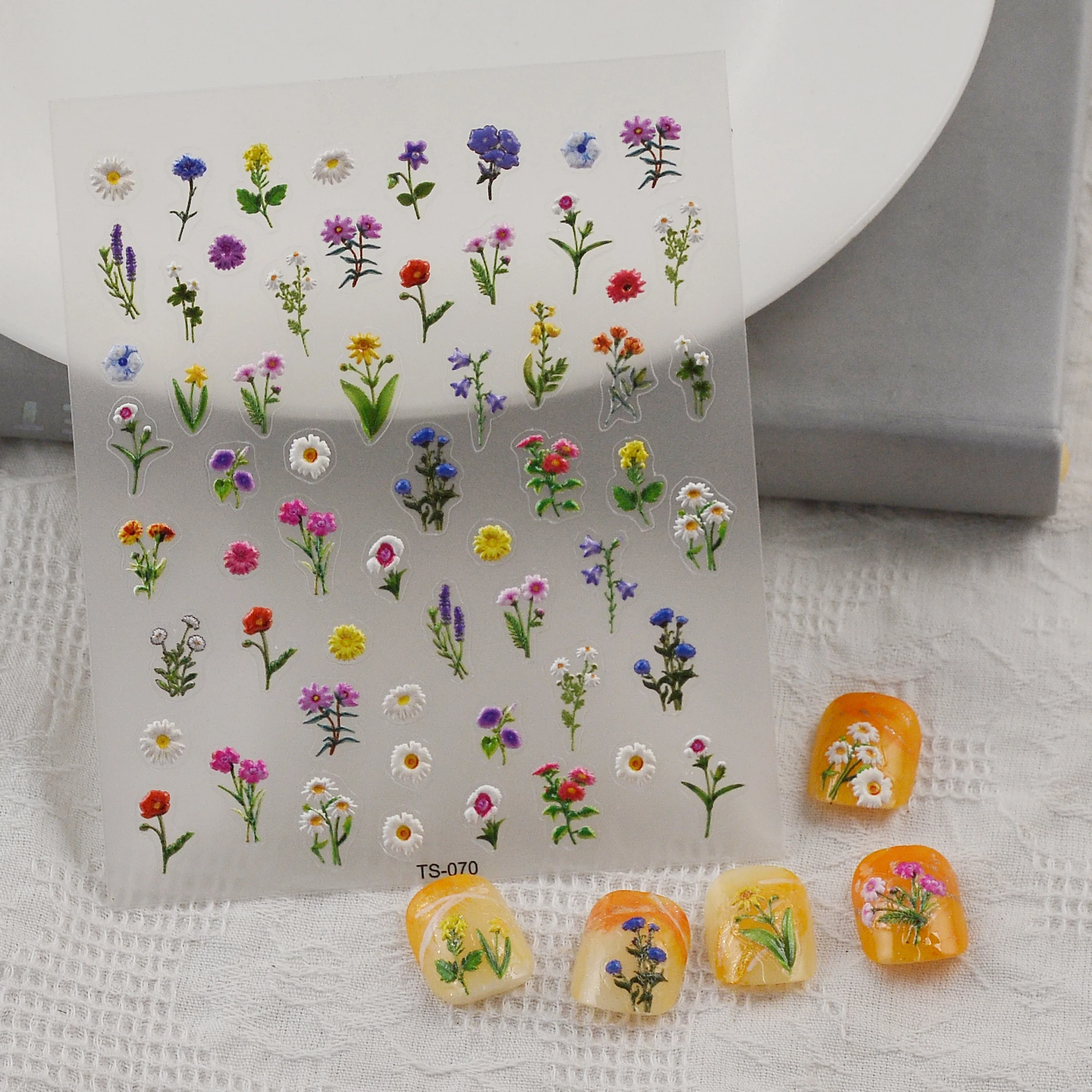 Наклейки для ногтей с изображением диких цветов, 5D, рельефные наклейки для ногтей, самоклеящиеся Слайдеры для женщин, украшение
Наклейки для ногтей с изображением диких цветов, 5D, рельефные наклейки для ногтей, самоклеящиеся Слайдеры для женщин, украшение