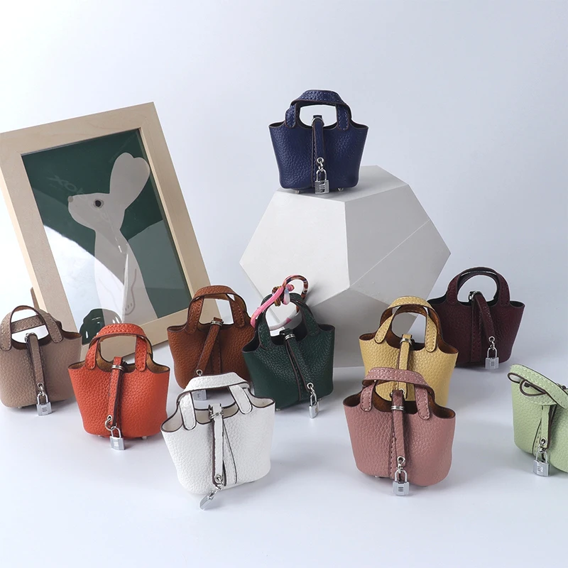 New Handmade Mini Tiny Cow Leather Handbag Decoration Pendant Bag Airpod Earphone Case Trendy Key Charm Miniature Purse keychain
New Handmade Mini Tiny Cow Leather Handbag Decoration Pendant Bag Airpod Earphone Case Trendy Key Charm Miniature Purse keychain