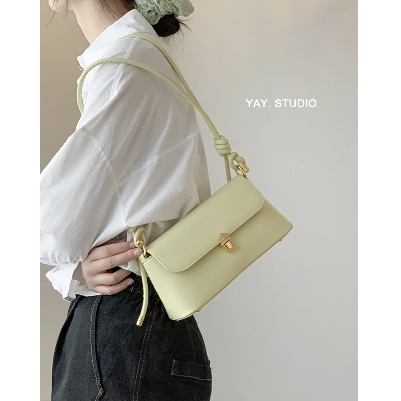 Underarm Bag Women's Summer 2022 New Trendy High-quality Shoulder Bag Commuter Bag Women's Handbag
Underarm Bag Women's Summer 2022 New Trendy High-quality Shoulder Bag Commuter Bag Women's Handbag