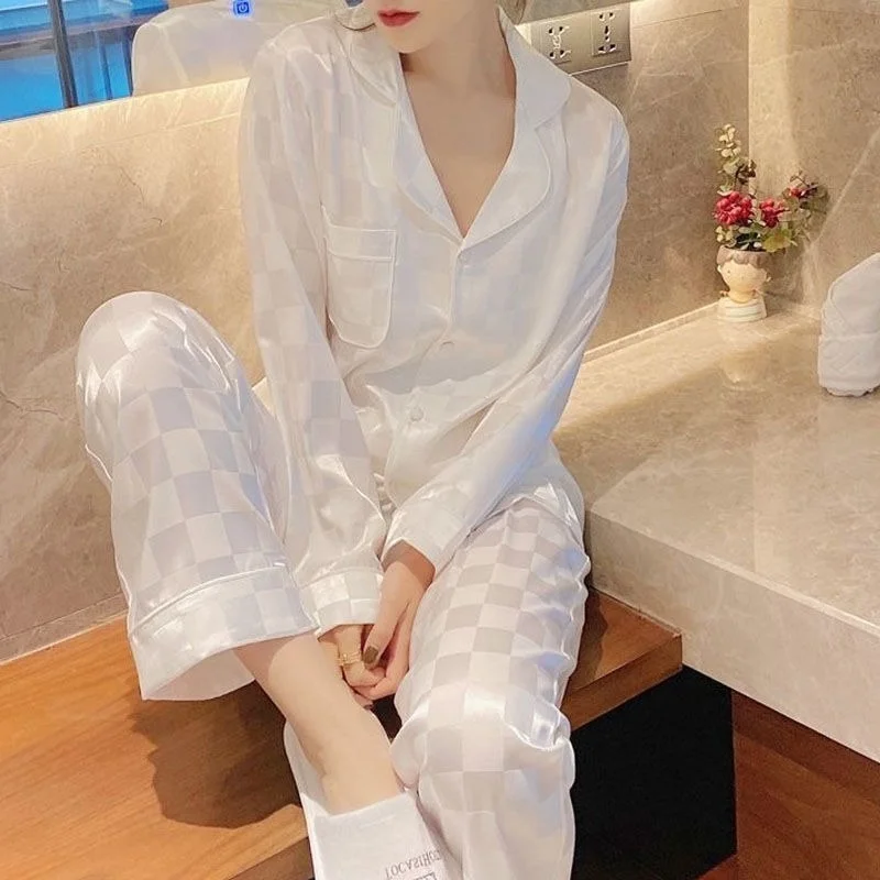 Pajamas Sets High-quality Light Silk Women's Pajama Spring Autumn Long-sleeve Cardigan Set Fashion Ice Silk Home Clothing
Pajamas Sets High-quality Light Silk Women's Pajama Spring Autumn Long-sleeve Cardigan Set Fashion Ice Silk Home Clothing