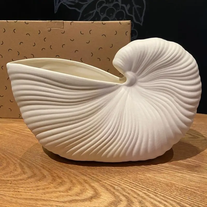 Nordic soft assembly decoration Danish shell vase home living room decoration storage high-level table ornaments
Nordic soft assembly decoration Danish shell vase home living room decoration storage high-level table ornaments