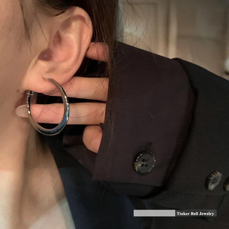 2022 New Goth Retro Punk Metal Silver Color Hollow Round Hoop Earring For Egirl Y2K EMO Grunge Aesthetic Jewelry Accessories
2022 New Goth Retro Punk Metal Silver Color Hollow Round Hoop Earring For Egirl Y2K EMO Grunge Aesthetic Jewelry Accessories