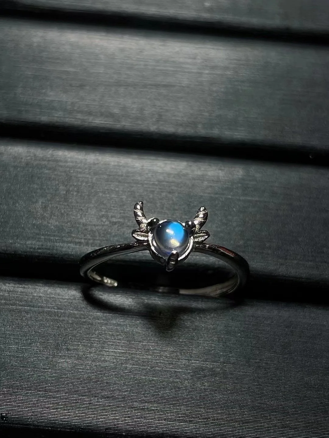 

Новинка кольцо из чистого серебра S925 пробы с натуральным лунным камнем в индийском стиле винтажное дизайнерское кольцо в виде оленя без оптимизированного основного камня