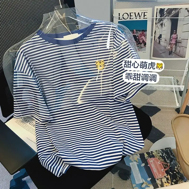 Stripe T Shirt for Women Summer Korean Fashion Tiger Embroidery Luxury Designer Short Sleeved Tops Loose Oversized Women Clothes
Stripe T Shirt for Women Summer Korean Fashion Tiger Embroidery Luxury Designer Short Sleeved Tops Loose Oversized Women Clothes