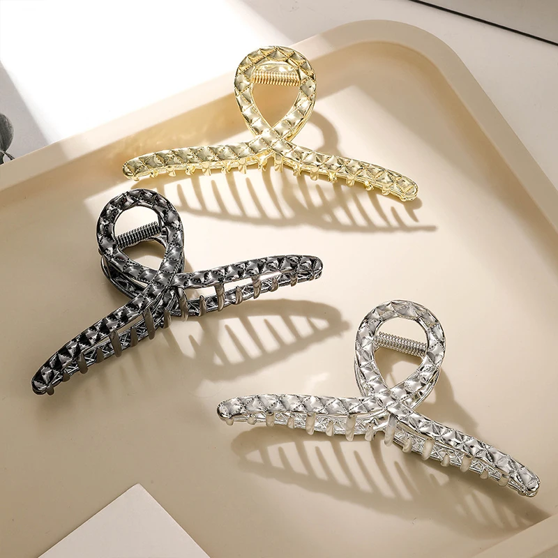 New Geometry Metal Hollow Hair Claw For Women Girls Hair Claw Fashion Hairpin Headband Crab Hair Clip Fashion Hair Accessories
New Geometry Metal Hollow Hair Claw For Women Girls Hair Claw Fashion Hairpin Headband Crab Hair Clip Fashion Hair Accessories