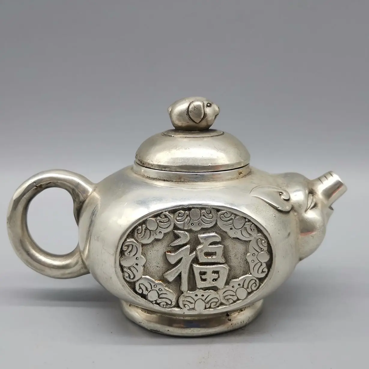 Collect Chinese Boutique Tibetan Silver White Copper Sculpture Lucky "Hog" Pot Metal Crafts Home Decoration
Collect Chinese Boutique Tibetan Silver White Copper Sculpture Lucky "Hog" Pot Metal Crafts Home Decoration