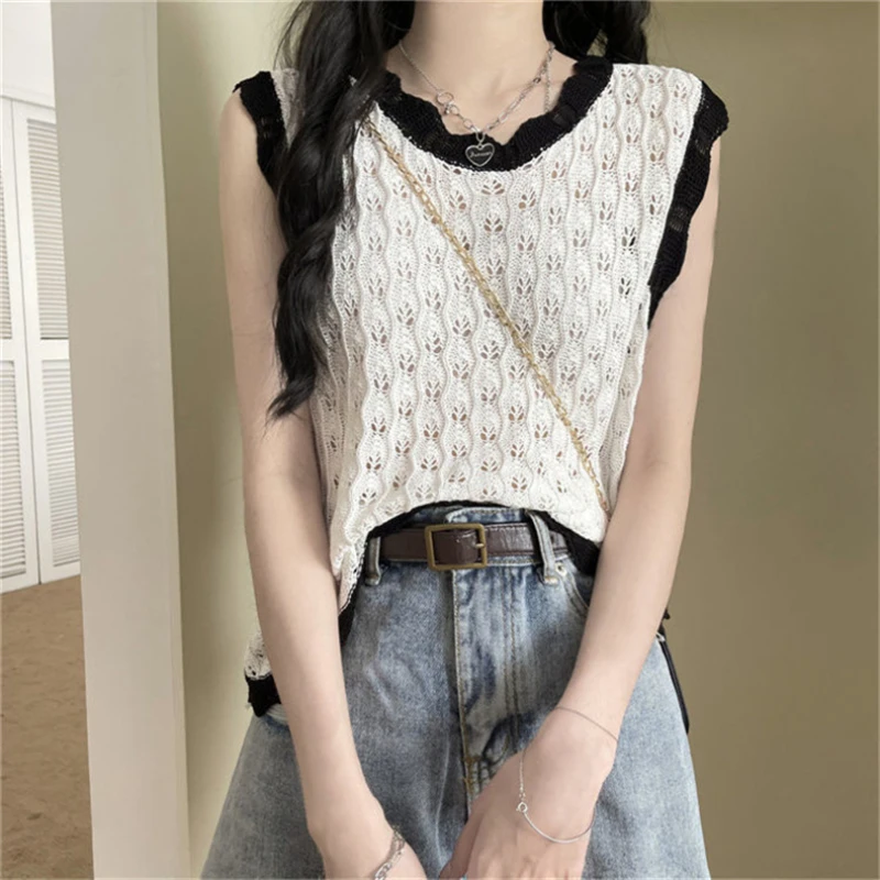Summer 2023 Korean gentle wind knitted hollow vest group color lace collar fashion niche camisole vest
Summer 2023 Korean gentle wind knitted hollow vest group color lace collar fashion niche camisole vest