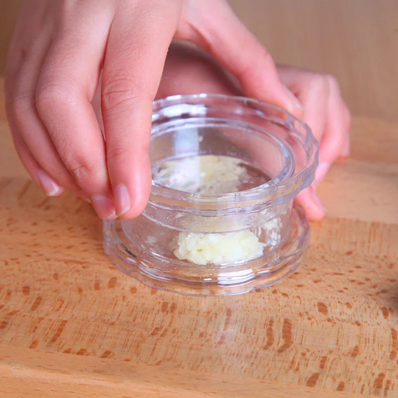 Manual Garlic Press Twist Crusher Box Multi-function Small Garlic Chopper Rolling Crusher Cutter Grinder Kitchen Gadgets Masher
Manual Garlic Press Twist Crusher Box Multi-function Small Garlic Chopper Rolling Crusher Cutter Grinder Kitchen Gadgets Masher