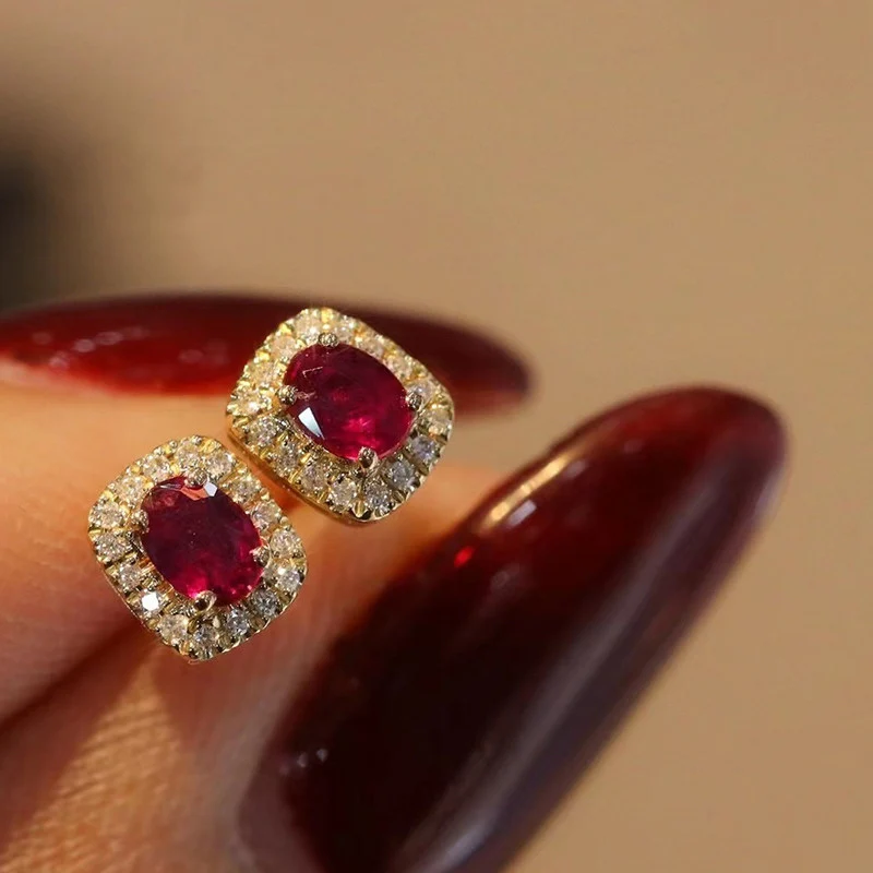 New Fashion Red Cubic Zirconia Stud Earrings Luxury Gold Color Wedding Ear Accessories for Women Versatile Jewelry Wholesale
New Fashion Red Cubic Zirconia Stud Earrings Luxury Gold Color Wedding Ear Accessories for Women Versatile Jewelry Wholesale