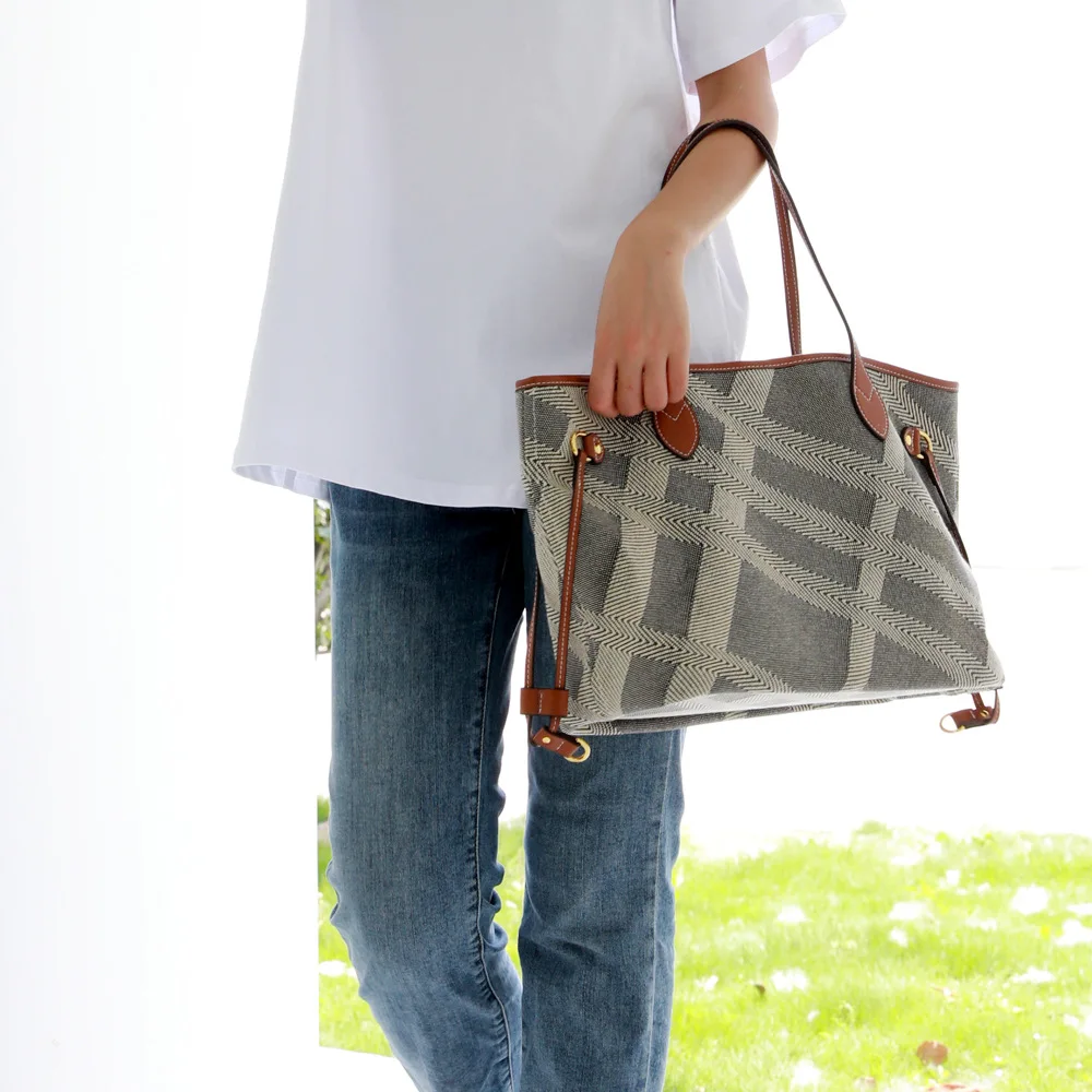 2022 New Versatile Casual One Shoulder Large Capacity Canvas Large Lattice Tote Bag Shopping Bag Commuter Bag
2022 New Versatile Casual One Shoulder Large Capacity Canvas Large Lattice Tote Bag Shopping Bag Commuter Bag
