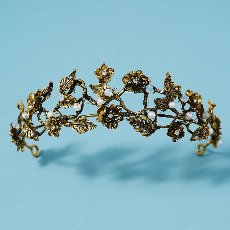 Таинственная золотистая тиара в стиле ретро, наполненная привлекательным стилем, предназначенная для женских танцев 
Таинственная золотистая тиара в стиле ретро, наполненная привлекательным стилем, предназначенная для женских танцев